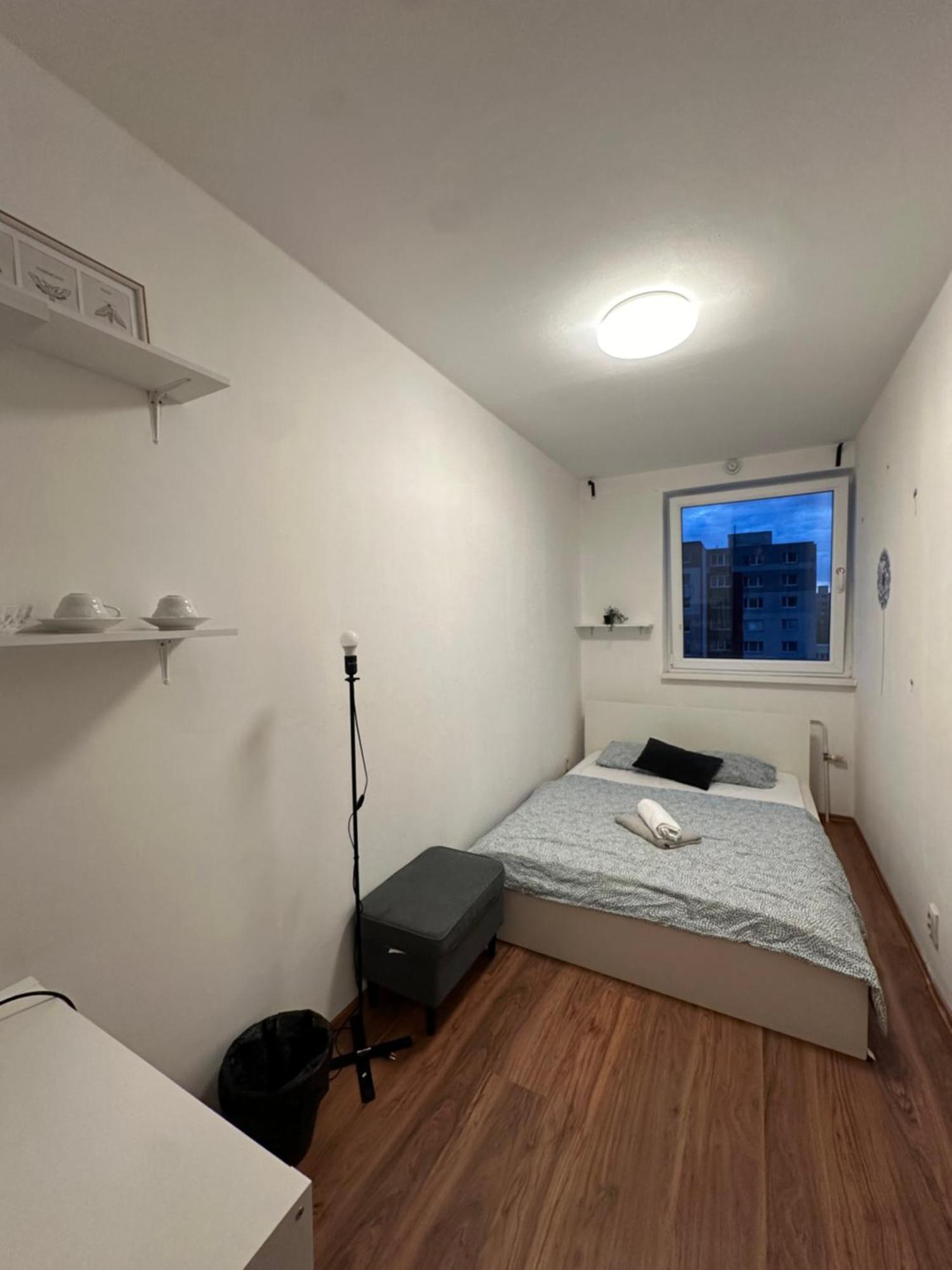 Room 1 Km From Center Bratislava Extérieur photo