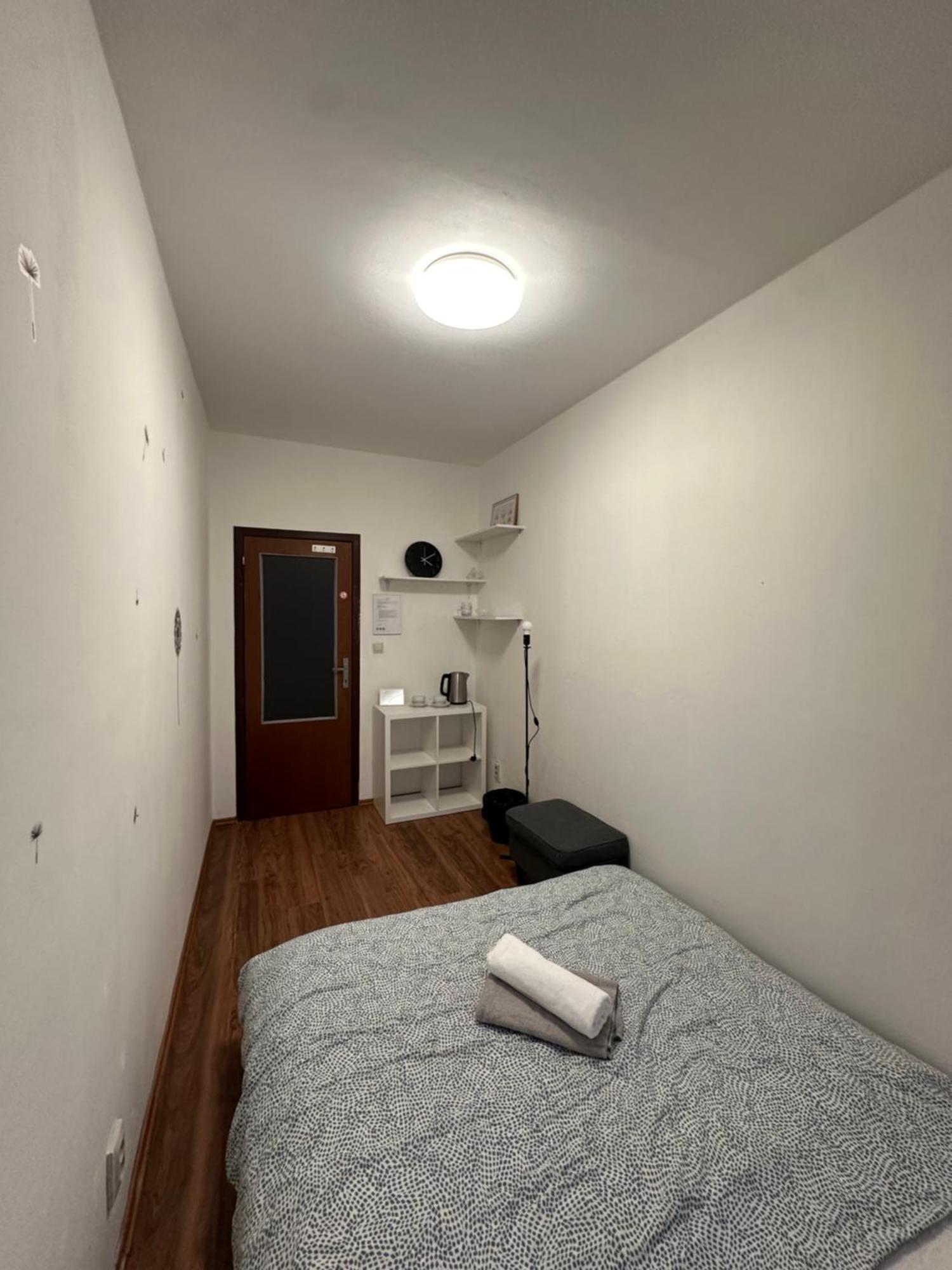 Room 1 Km From Center Bratislava Extérieur photo